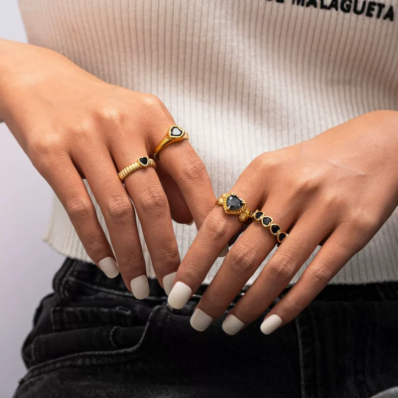 FY’s French-inspired black heart adjustable ring on a hand with black nail polish, styled for edgy everyday elegance.