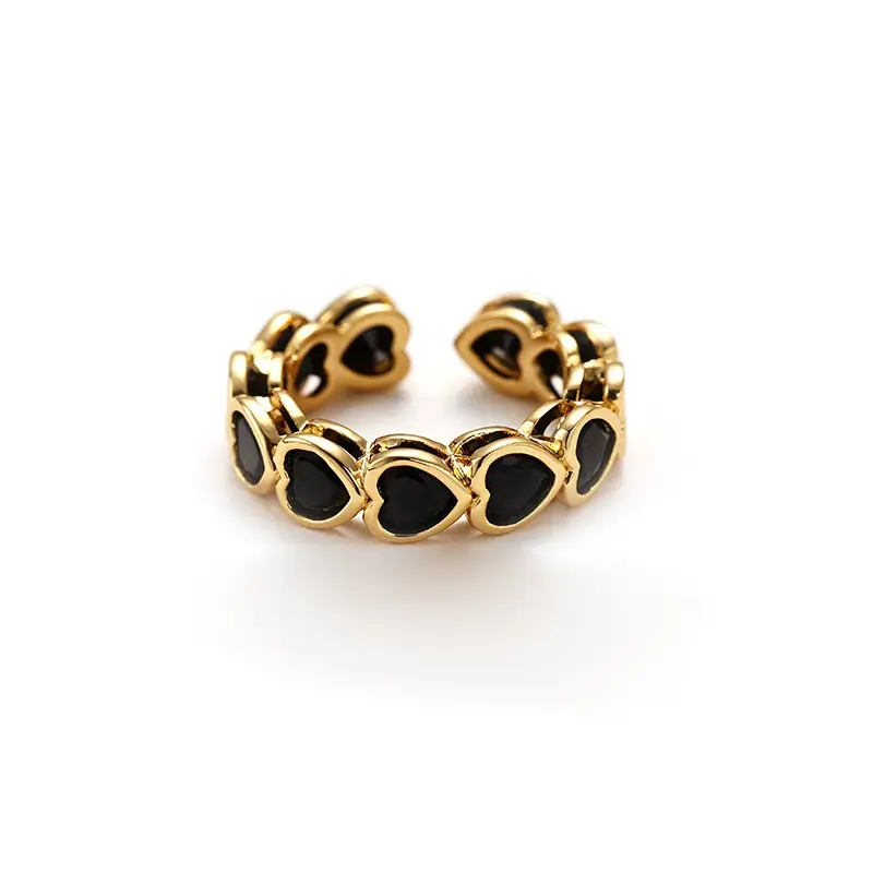 FY’s French-inspired black heart adjustable ring on a hand with black nail polish, styled for edgy everyday elegance.