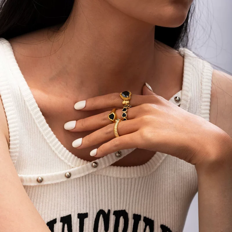 FY’s French-inspired black heart adjustable ring on a hand with black nail polish, styled for edgy everyday elegance.