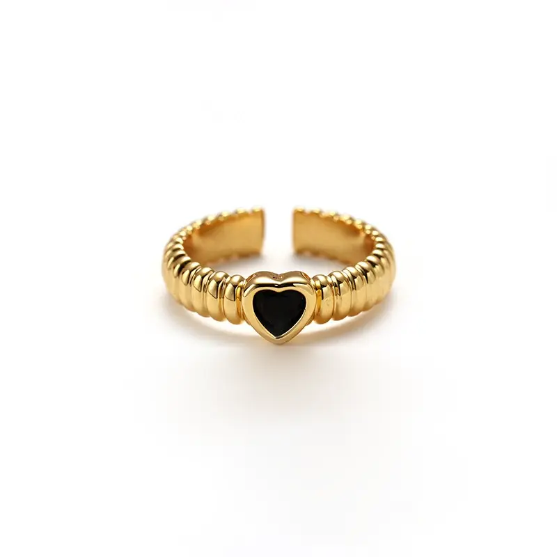 FY’s French-inspired black heart adjustable ring on a hand with black nail polish, styled for edgy everyday elegance.