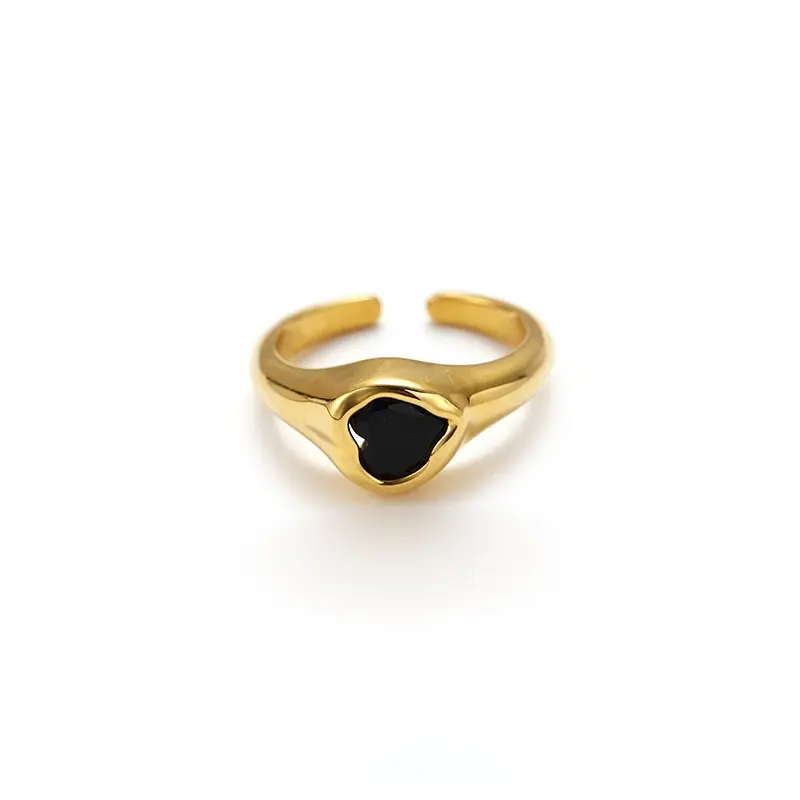 FY’s French-inspired black heart adjustable ring on a hand with black nail polish, styled for edgy everyday elegance.