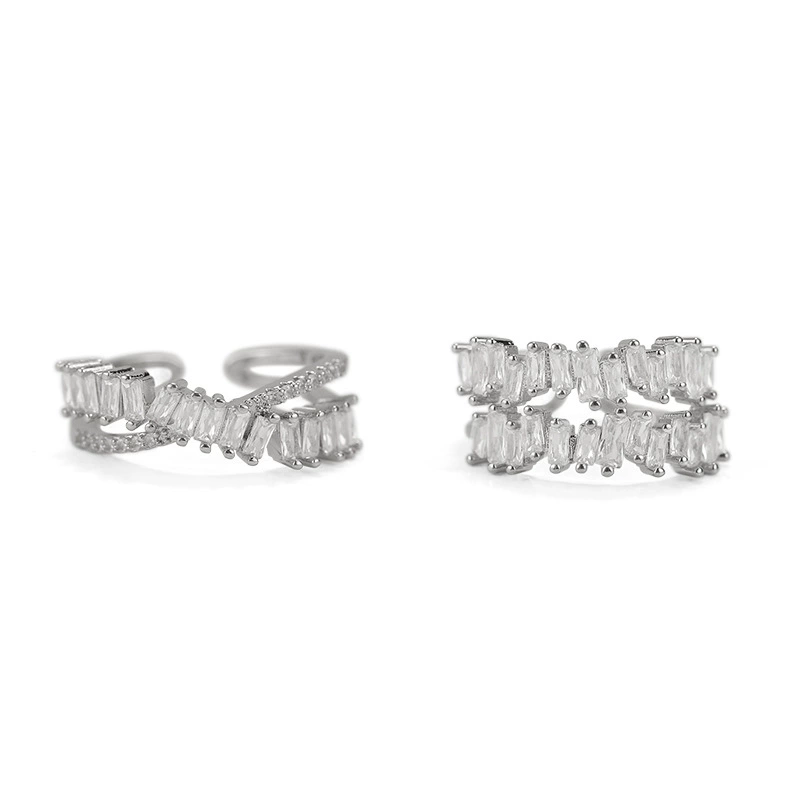 FY’s gold double layer zirconia ring on a hand, styled with a black turtleneck for minimalist everyday elegance